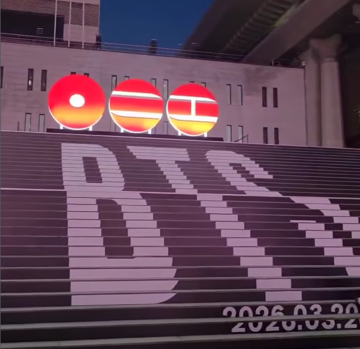 BTS resmi umumkan comeback pada Maret 2026 dengan album berisi 14 lagu bertema eksistensi.