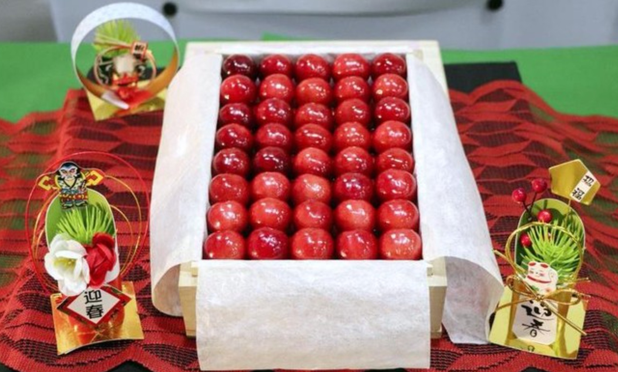 Ceri premium Jepang, Sato Nishiki, terjual hingga Rp 192 juta per boks.
