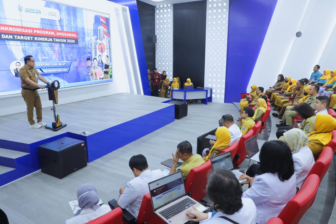 PEMAPARAN: Sekdaprov Jatim Adhy Karyono saat berada di RS Jiwa Menur menyampaikan target kinerja hingga anggaran dan program.(IST/RADAR SURABAYA)