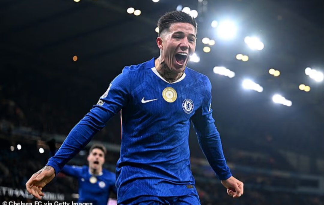 Enzo Fernandez jadi andalan Chelsea saat dijamu Fulham.