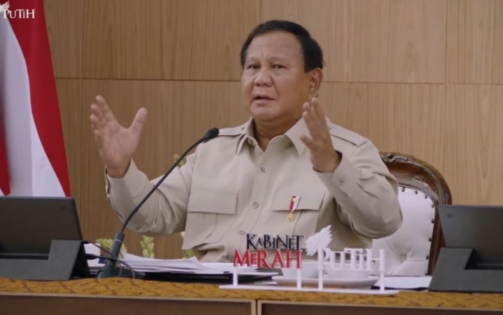 Presiden RI Prabowo Subianto menyampaikan taklimat awal tahun dalam agenda Retret Jilid II di Hambalang, Bogor, Jawa Barat, Selasa (6/1/2026).