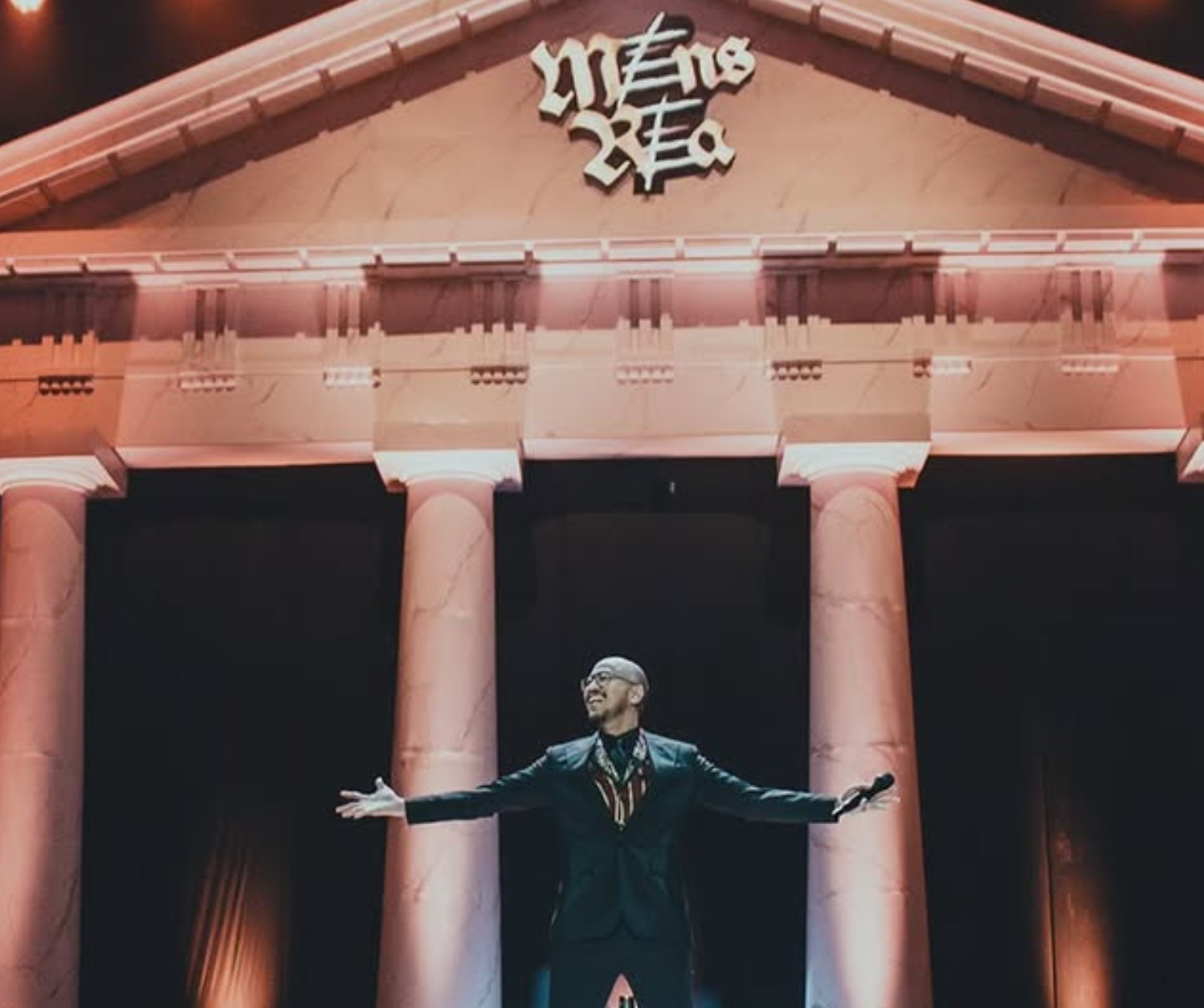 Komika Pandji Pragiwaksono dilaporkan ke Polda Metro Jaya karena materi stand up comedy Mens Rea.