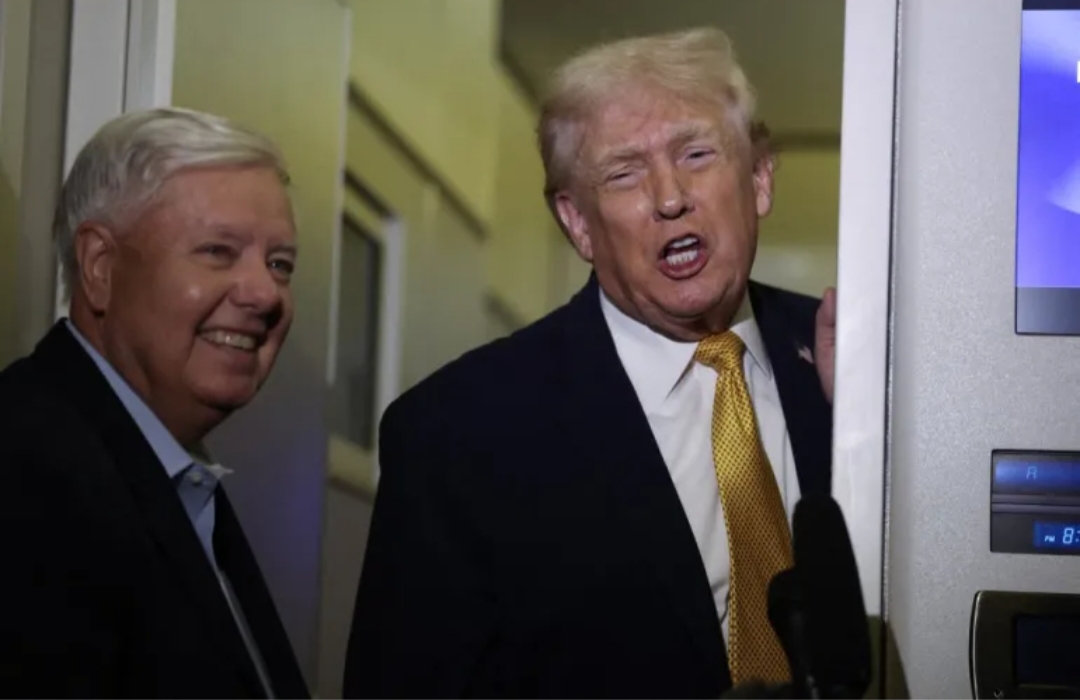 Presiden Donald Trump dan Senator Lindsey Graham.