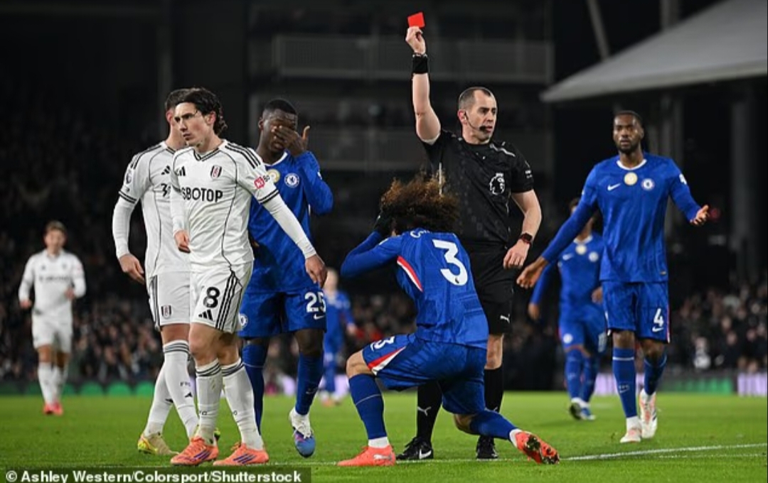 Marc Cucurella diusir wasit dari lapangan setelah menjatuhkan Harry Wilson.