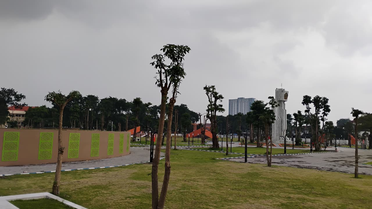 WAJAH BARU: Kawasan Alun-alun Sidoarjo yang sudah direvitalisasi. (DIKY SANSIRI/RADAR SURABAYA)