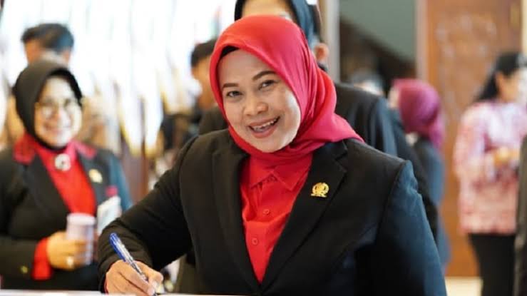 Anggota Fraksi PDIP DPRD Jatim Wiwin Sumrambah