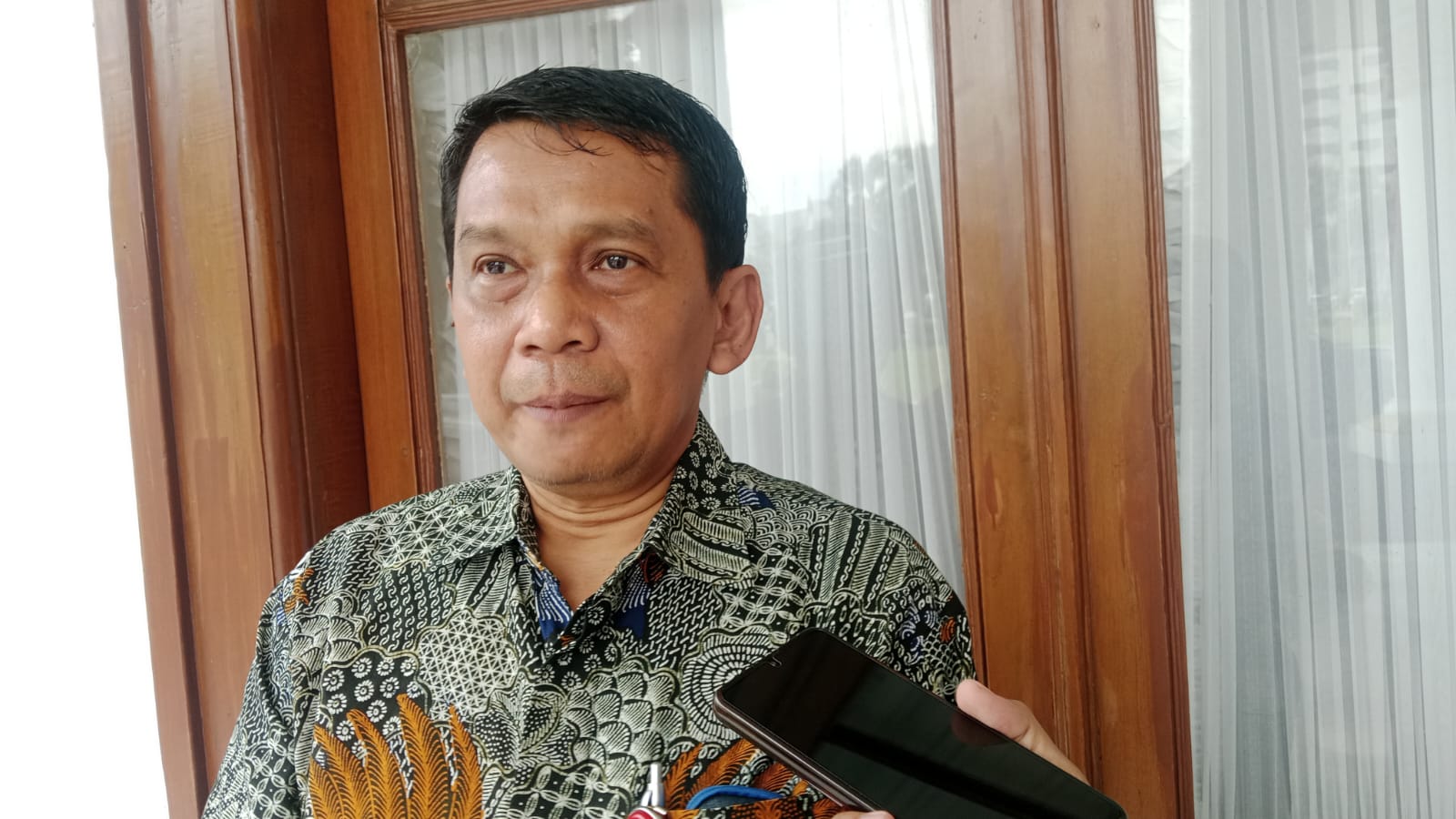 JANGAN PANIK: Kepala Dinkes Jatim dr Erwin Astha meminta masyarakat tak perlu panik terkait wabah super flu.(IST/RADAR SURABAYA)