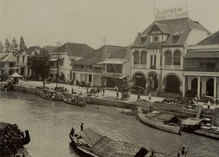 MEGAH: Bangunan Gedung Negara Grahadi tampak bagian depan menghadap ke Sungai Kalimas dulu.