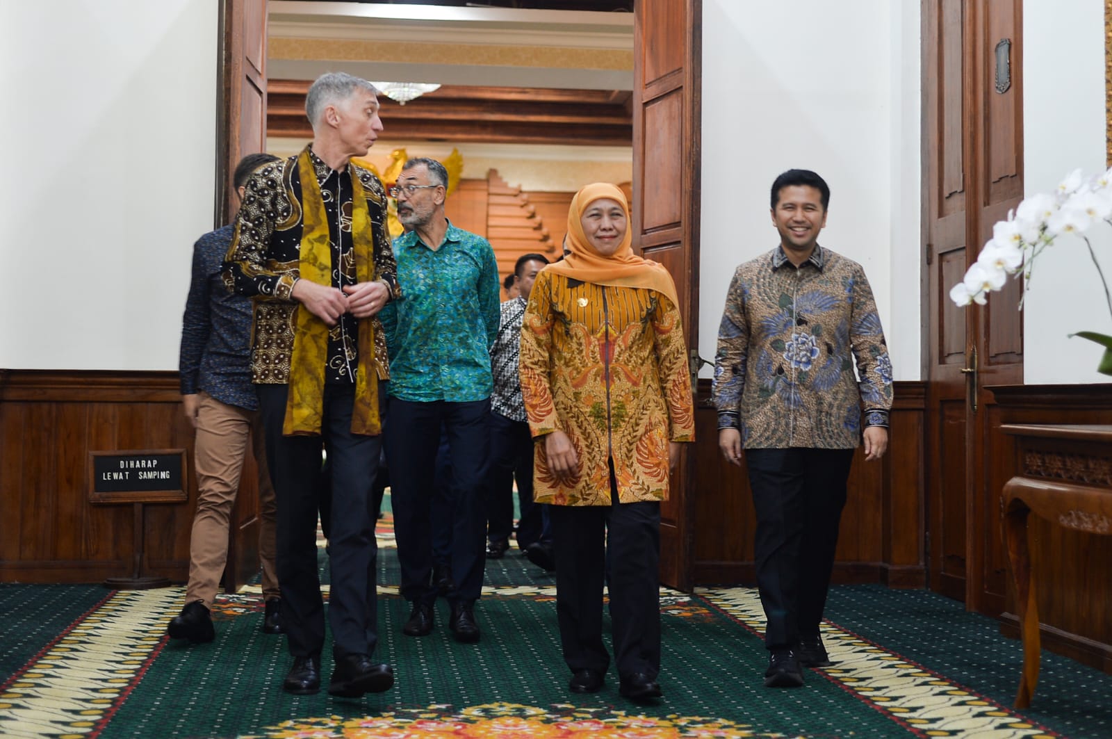 Duta Besar Jerman untuk Indonesia Ralf Beste bersama Gubernur Jawa Timur Khofifah Indar Parawansa dan Wagub Jatim Emil Dardak. (IST)