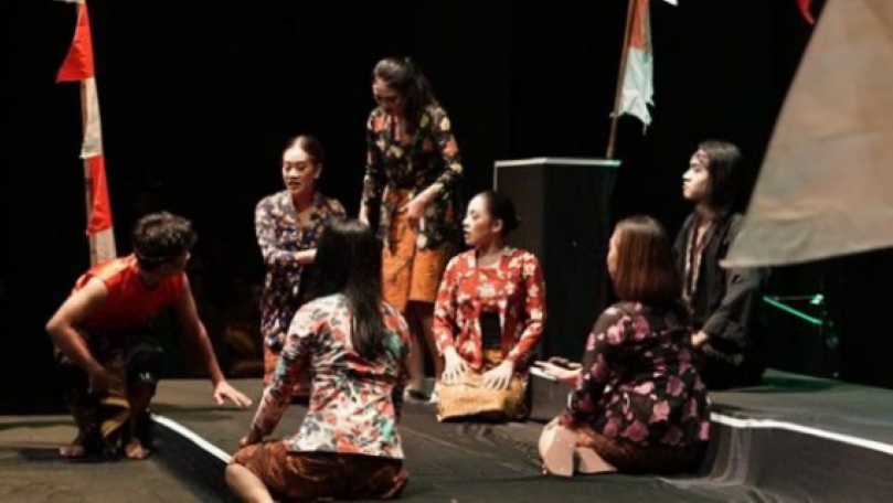 BUDAYA: Pementasan Jaka Tarub yang mencuri selendang bidadari Nawang Wulan ditampilkan dengan gaya banyolan khas ketoprak.