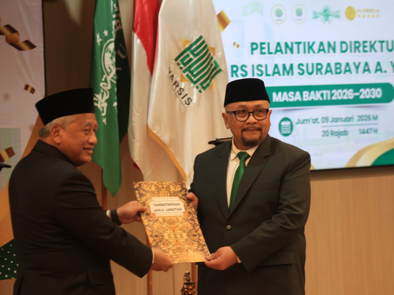Ketua Yayasan Rumah Sakit Islam Surabaya (Yarsis) Prof Dr Mohammad Nuh bersama Direktur RS Islam Surabaya A. Yani dr.   Hendro Soelistijono, MM., M.Kes. (Rahmat Sudrajat/Radar Surabaya)