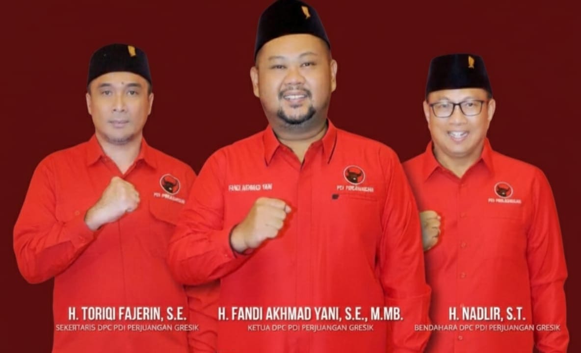 KOMPAK: Ketua DPC PDI Perjuangan Gresik H. Fandi Akhmad Yani, S.E., M.MB. (tengah) Sekertaris, H. Toriqi Fajerin, S.E (kiri) dan Bendahara, H. Nadlir, S.T. (kanan).