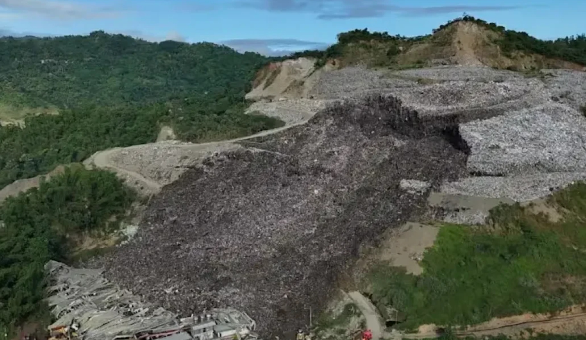 Penampakan TPA Binaliw, Kota Cebu, Filipina yang longsor yang membuat puluhan pekerja tertimbun.
