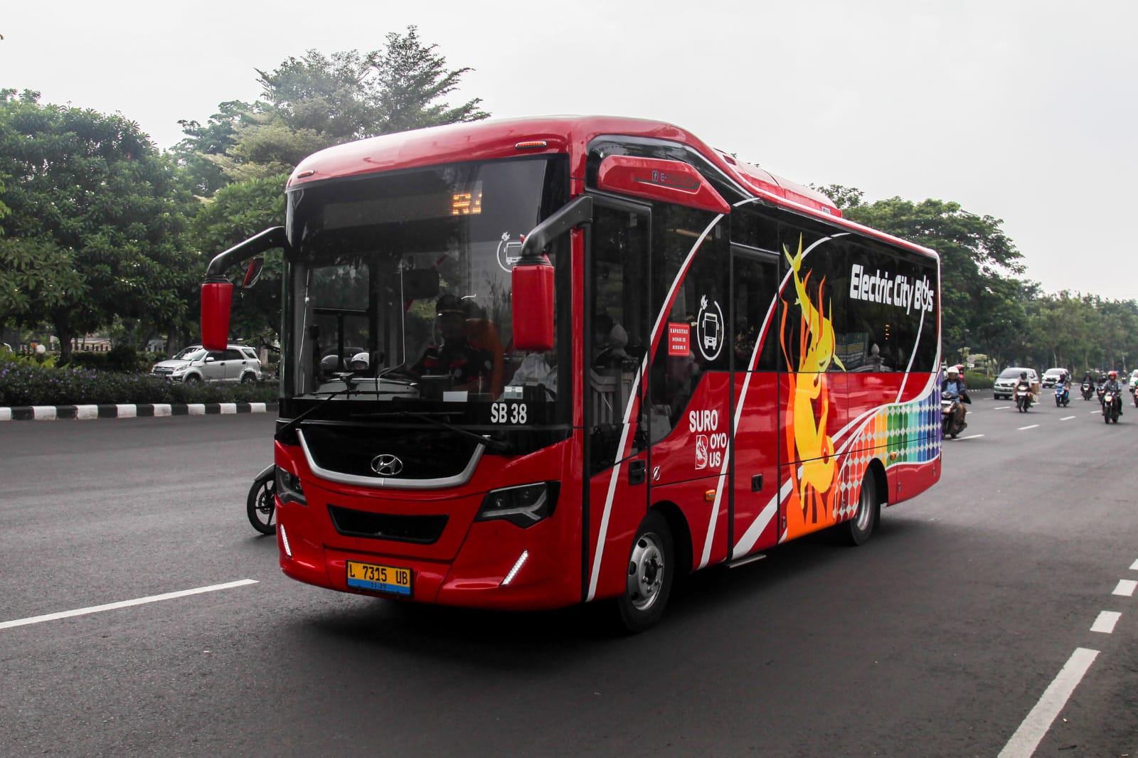 DIPERKETAT: Dishub Surabaya akan memperketat keamanan di suroboyo bus usai terjadi kasus dugaan pelecehan seksual. (SURYANTO/RADAR SURABAYA)