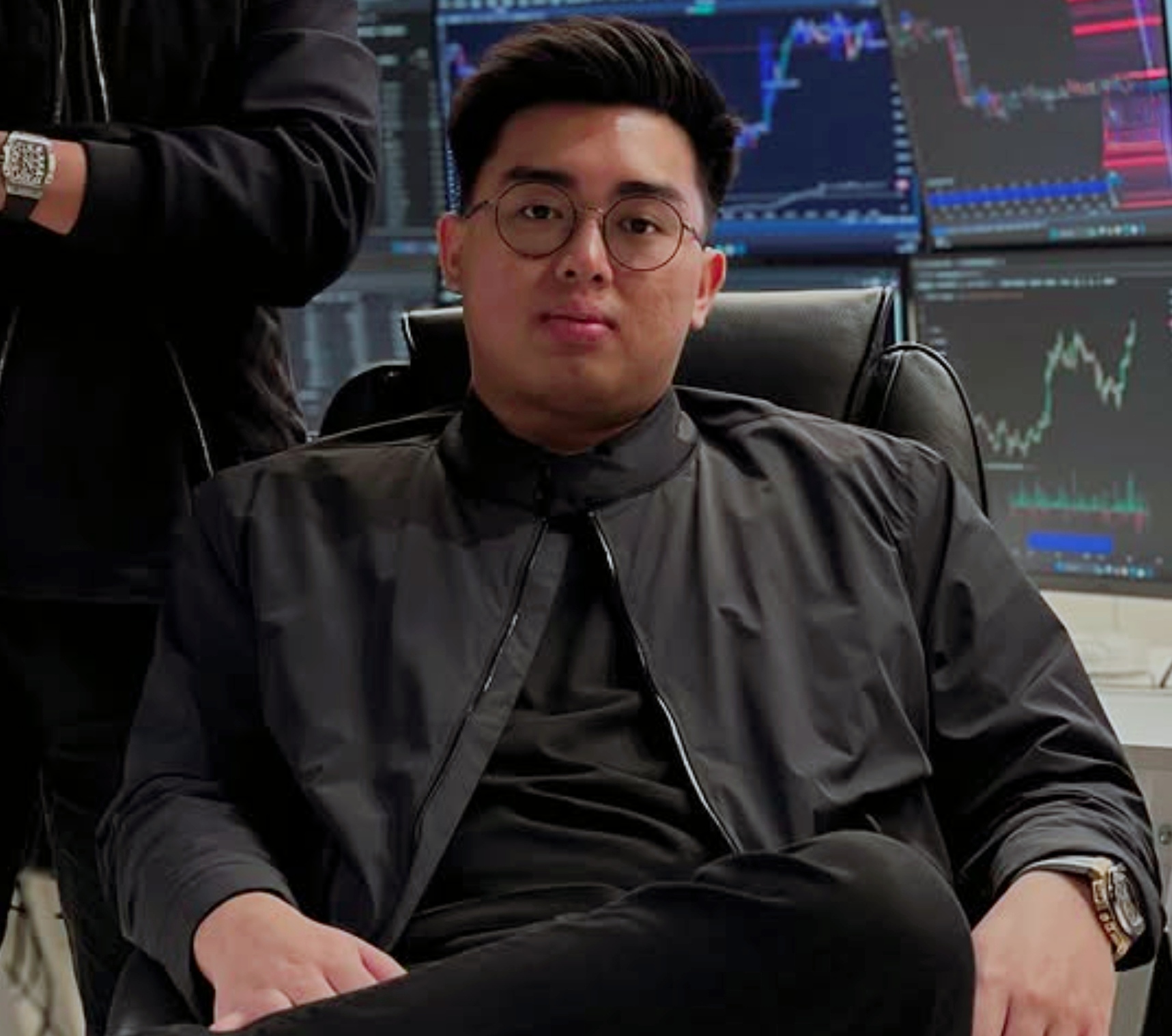 Timothy Ronald dilaporkan terkait dugaan penipuan trading kripto dengan kerugian hingga Rp 200 miliar.
