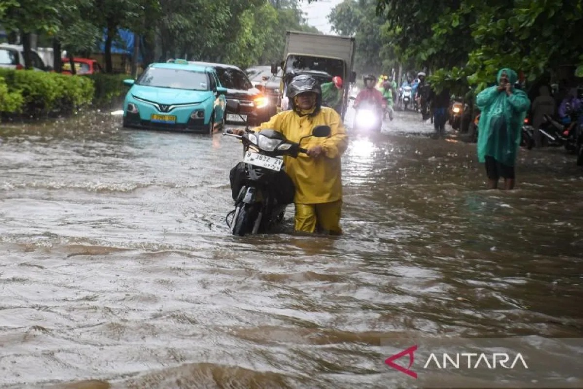 Banjir dahsyat melanda Jakarta akibat cuaca ekstrem pada awal tahun 2026. (ANTARA)
