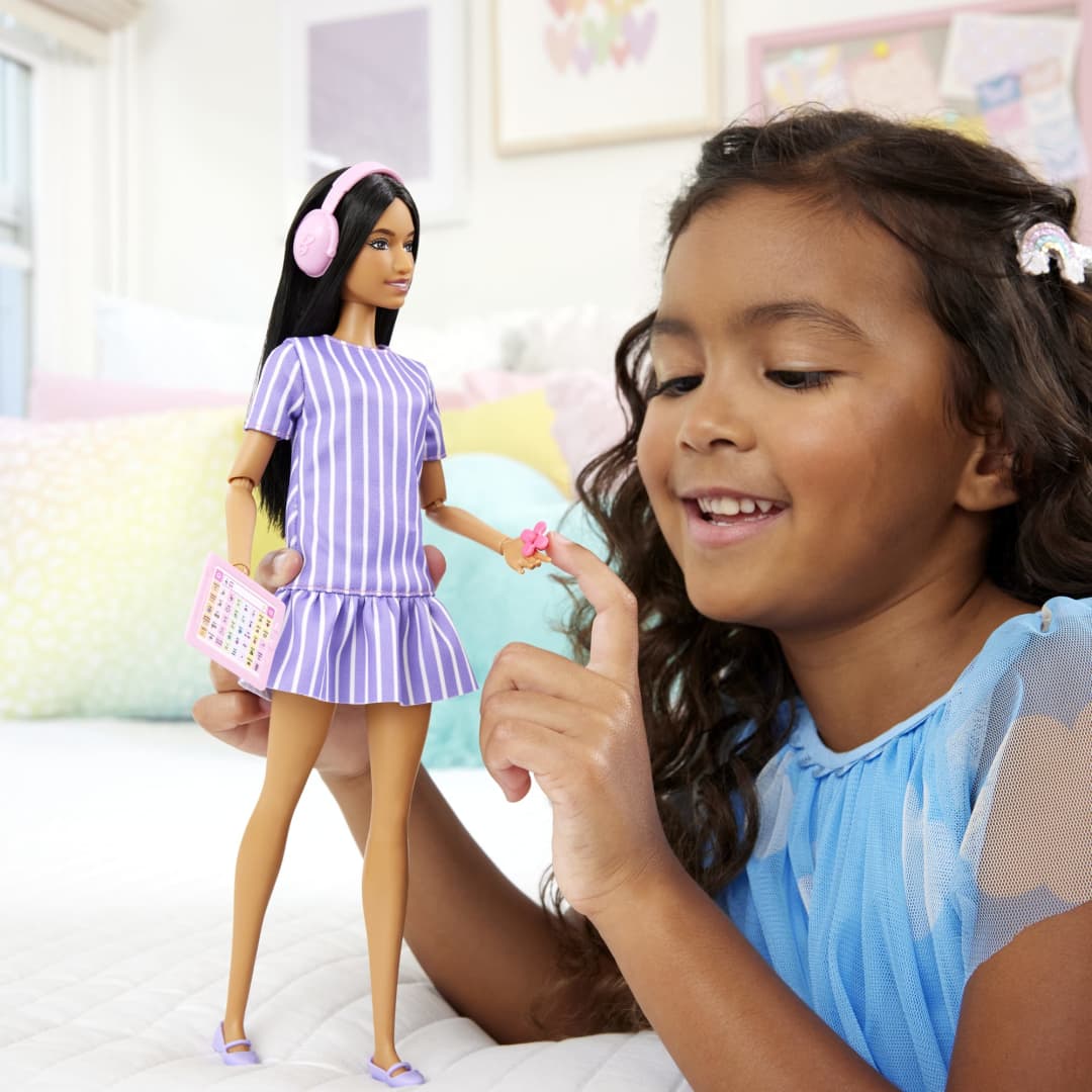 Barbie dengan autisme merupakan edisi khusus yang diluncurkan Mattel sebagai dukungan terhadap disabilitas.