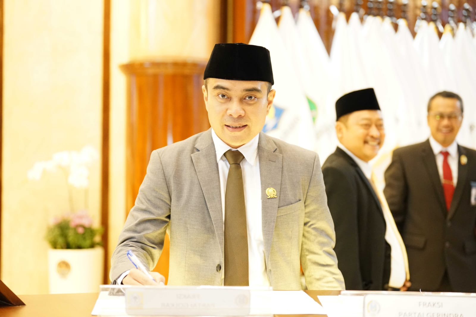 MASUKAN: Anggota Komisi C DPRD Jatim Pranaya Yudha Mahardika meminta perlu ada inovasi untuk menaikkan fiskal Jatim.(IST/RADAR SURABAYA)
