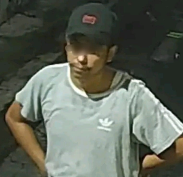 JELAS: Tersangka curanmor HAM saat terekam CCTV di Jalan Gembong II, Surabaya, akhirnya ditangkap Polsek Simokerto.(IST/RADAR SURABAYA)