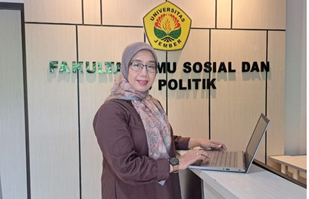 Dekan FISIP Unej Suyani Indriastuti.