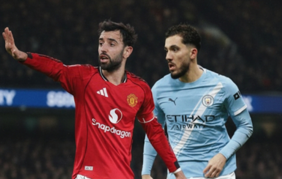 Pertarungan lini tengah antara Bruno Fernandes versus Rayan Cherki.