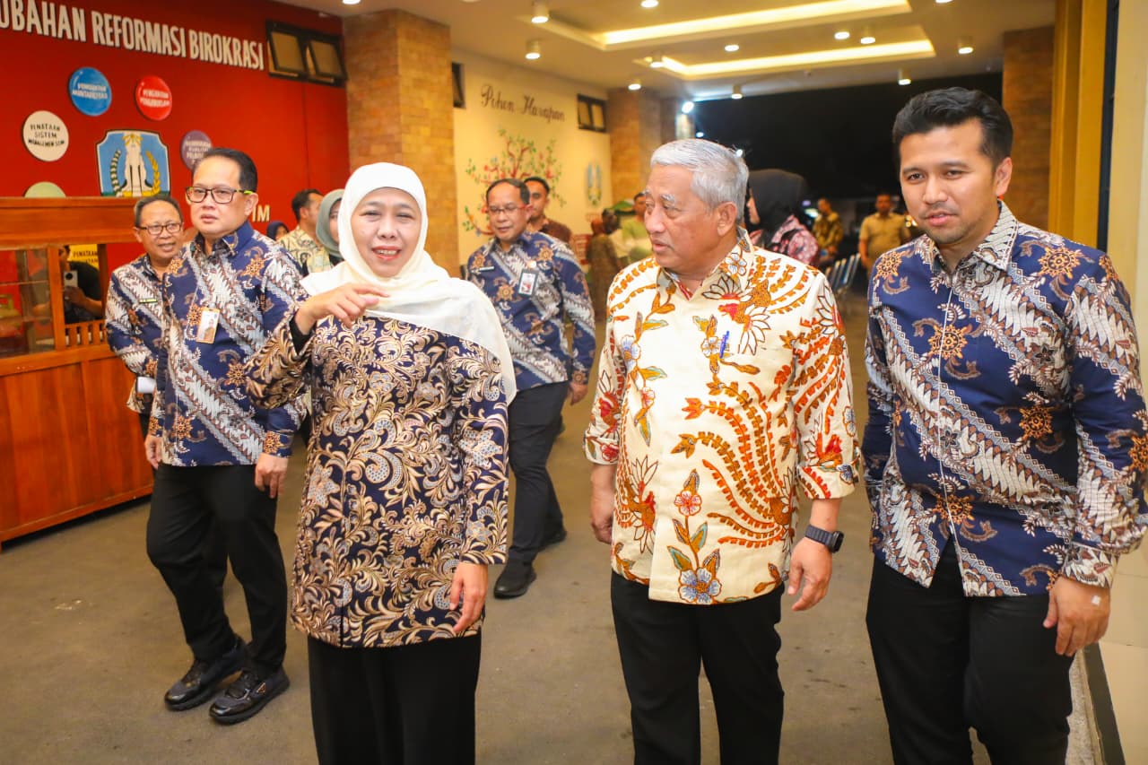 Gubernur Jawa Timur Khofifah Indar Parawansa dan Wakil Gubernur Emil Elestianto Dardak bersama Prof M. Nuh saat retreat para pejabat Jatim. (IST)
