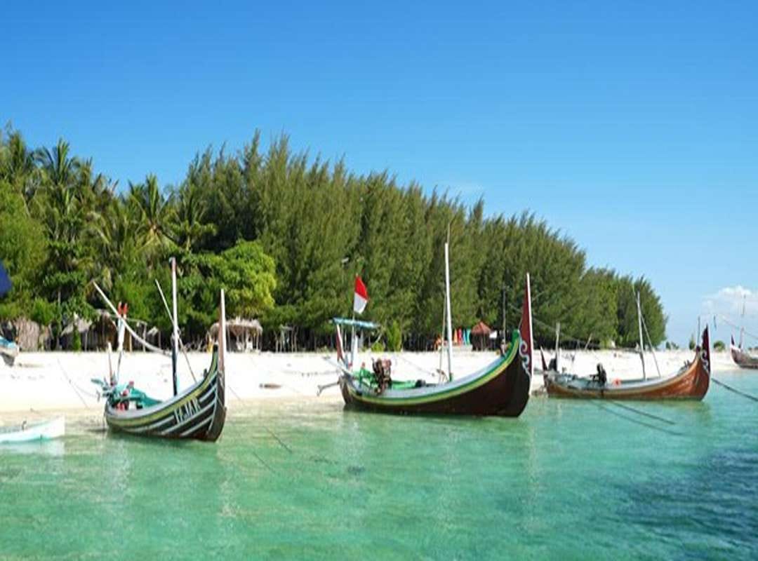 Pesona Pulau Gili Iyang