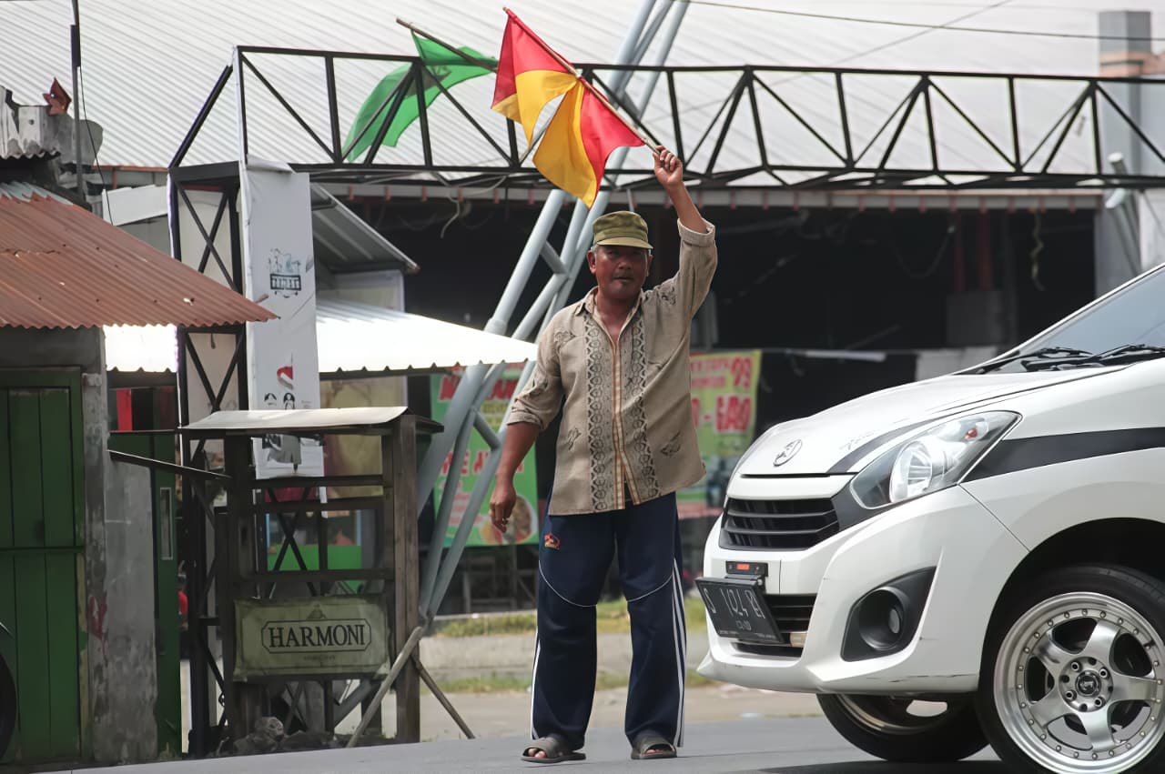 Potret salah satu supeltas yang sedang berjaga.