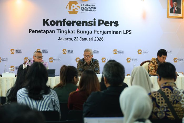 SERIUS: Konferensi pers hasil Rapat Dewan Komisioner (RDK) LPS di Jakarta, Kamis (22/1).