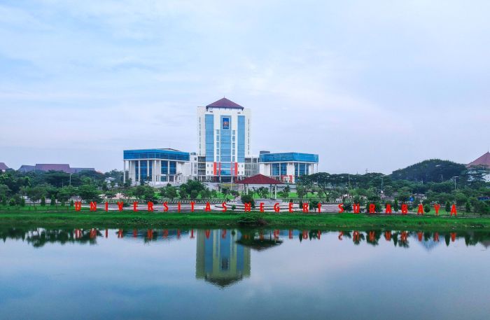 MEGAH: Kampus Unesa di kawasan Lidah Wetan, Surabaya Barat.