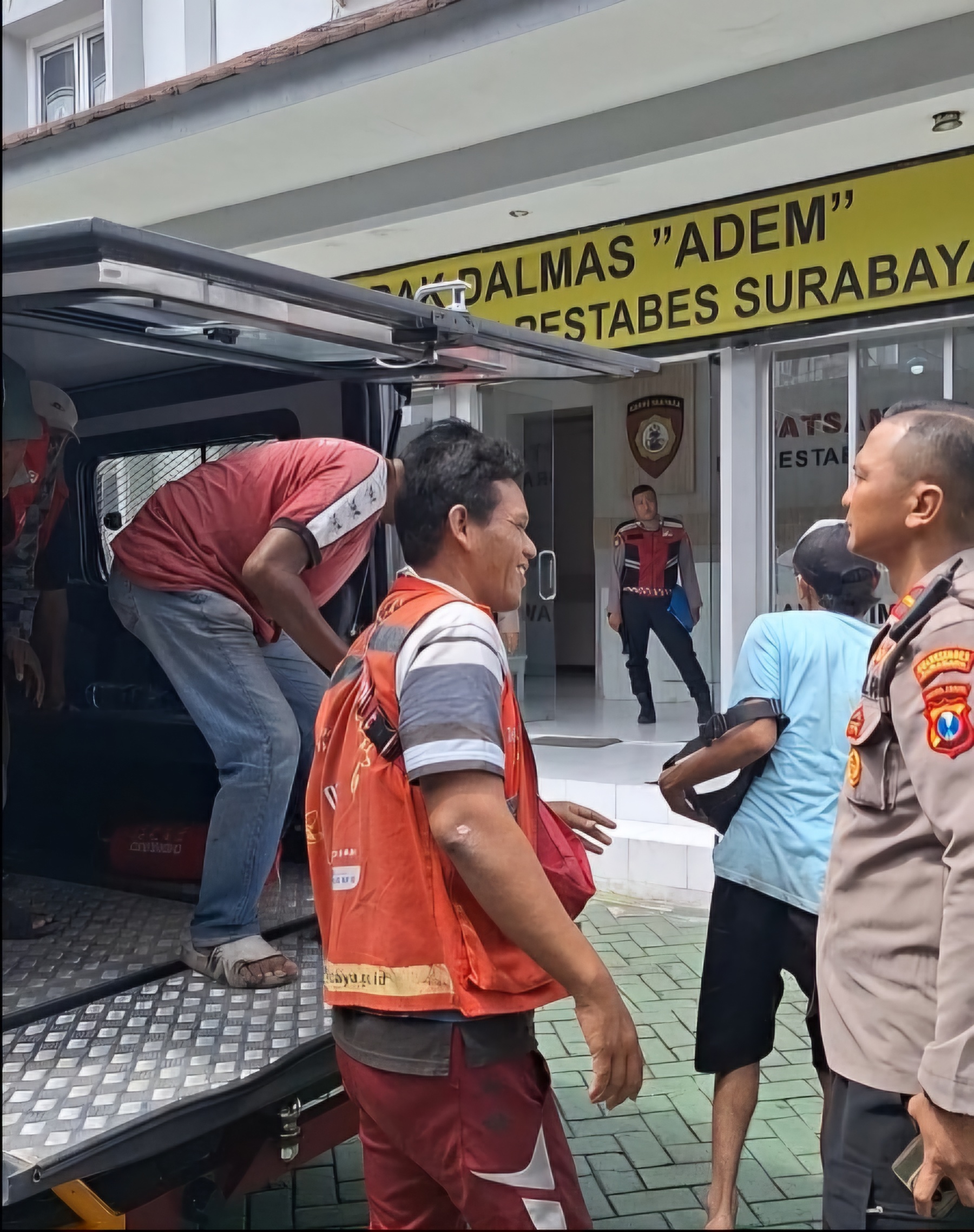 DIAMANKAN: Jukir luar berhasil diamankan Polrestabes Surabaya. Sebanyak 103 jukir liar ditindak selama Januari 2026.(IST/RADAR SURABAYA)