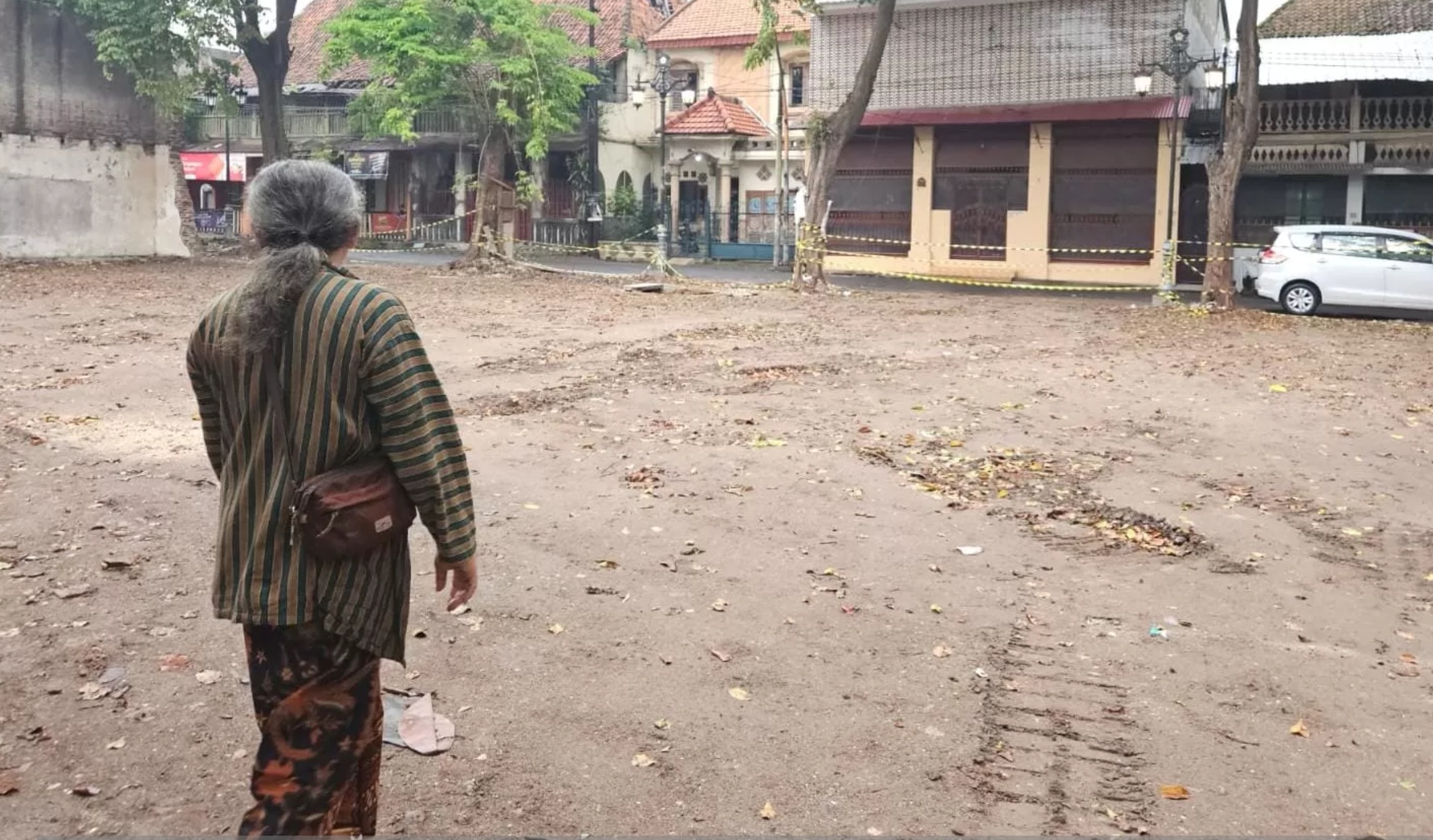 WARISAN MASA LAMPAU: Kondisi gedung eks asrama VOC di kawasan heritage Bandar Grissee Gresik yang sudah rata dengan tanah.