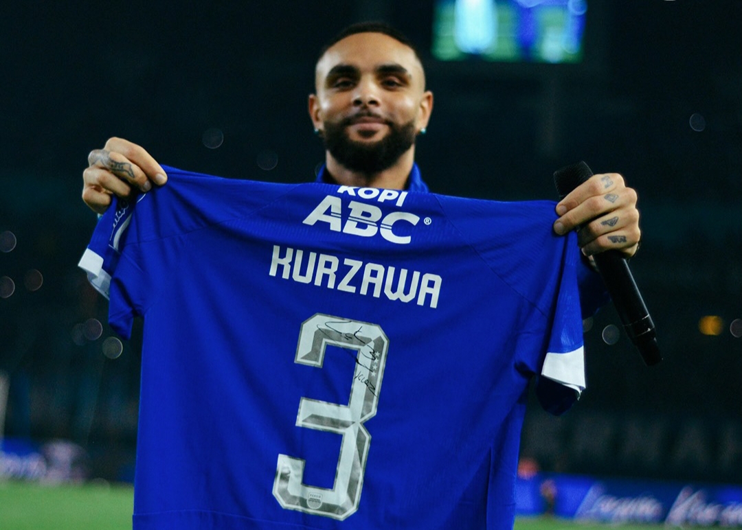 Persib Bandung mendatangkan mantan bek Paris Saint-Germain (PSG), Layvin Kurzawa.