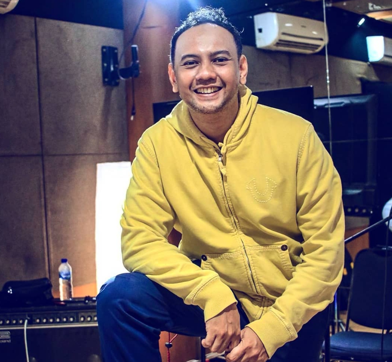 Lucky Widja, vokalis band Element, meninggal dunia di usia 49 tahun.