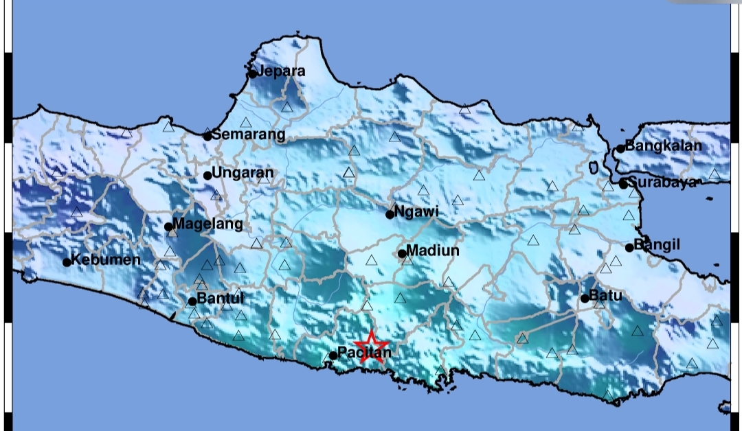 Gempa bumi terjadi pada pukul 09.20 WITA. Magnitudo gempa diperbarui dari 5,5 menjadi 5,7. Pusat gempa berada di darat, sekitar 24 kilometer arah tenggara Pacitan, Jawa Timur, dengan kedalaman 122 km.