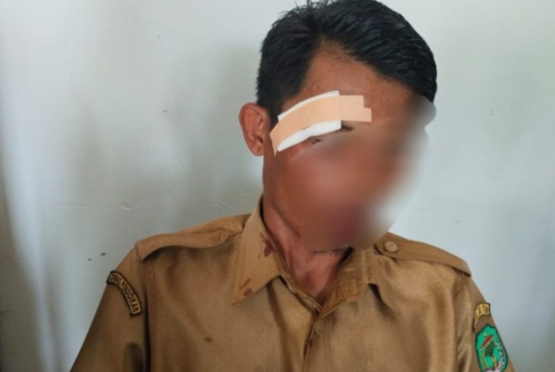 AL, satmpam di SMP Negeri 1 Baebunta Selatan, Kabupaten Luwu Utara, Sulawesi Selatan yang dianiaya salah satu siswa yang bolos sekolah.