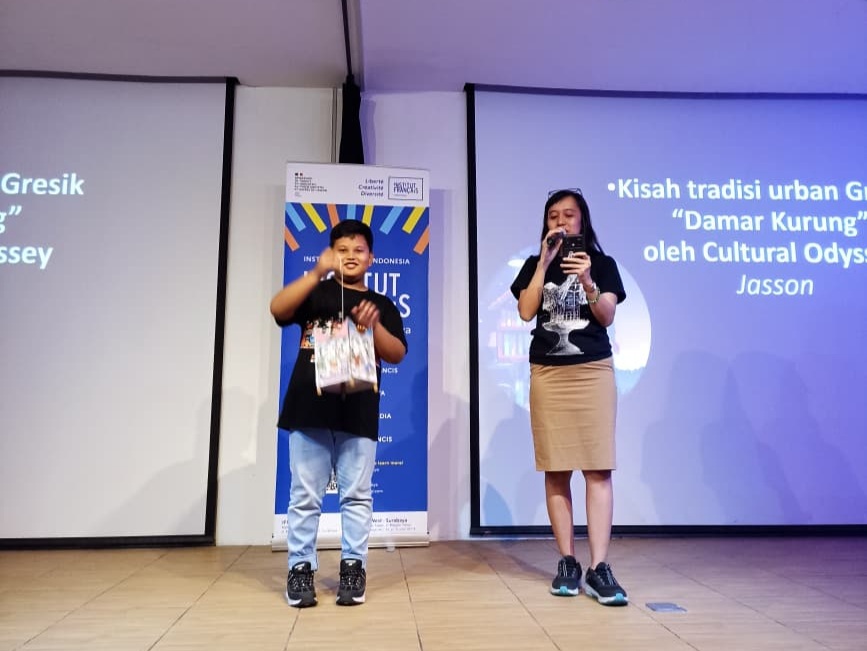 KOMPAK: Malam Membaca 2026 digelar di Auditorium IFI Surabaya. Kota dan Desa menjadi tema tahun ini.