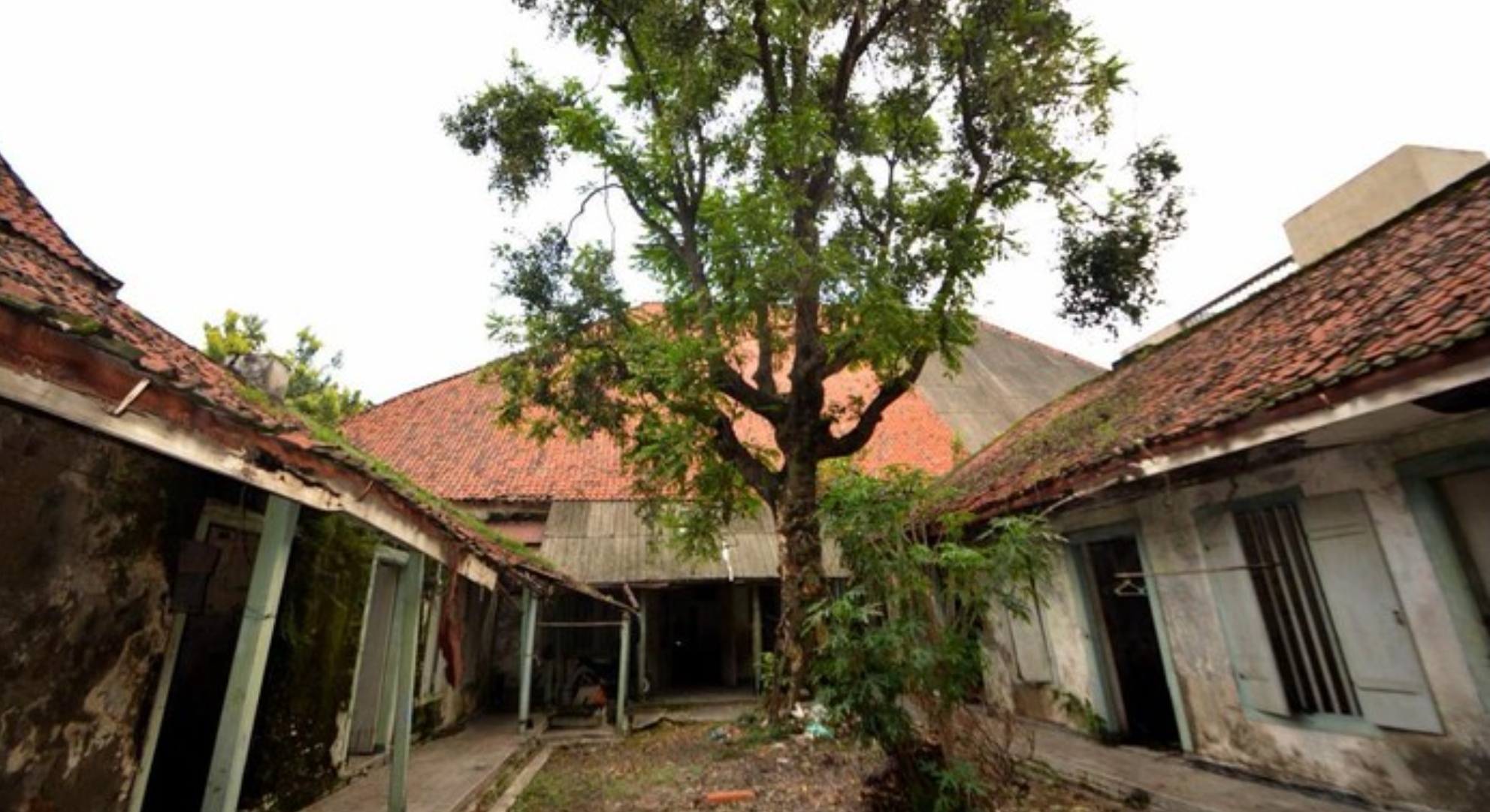 Kondisi bangunan eks Asrama VOC Gresik sekitar tahun 2017.