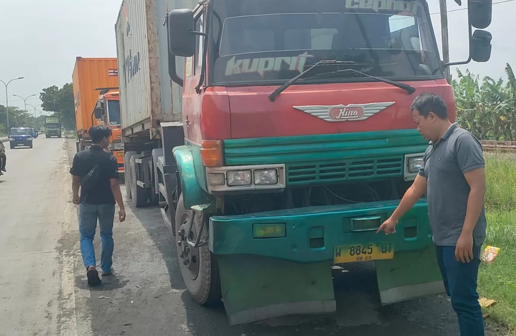 Truk kontainer yang dilaporkan hilang di Surabaya ditemukan terparkir di Jalan Raya Duduksampeyan, Gresik.