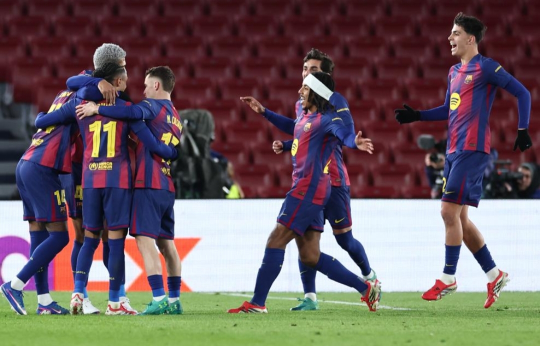 Barcelona melaju ke babak 16 besar langsung.