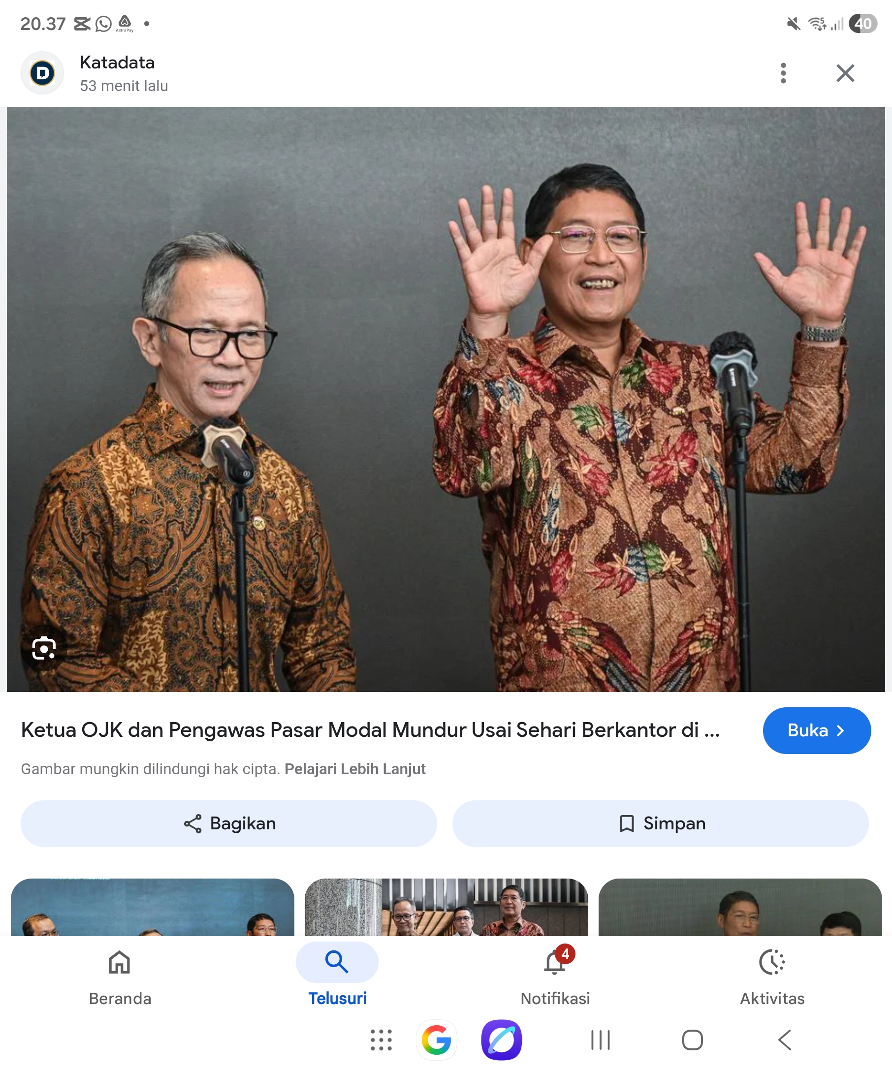 Ketua Otoritas Jasa Keuangan (OJK) Mahendra Siregar (kiri) bersama pejabat tinggi OJK resmi mengundurkan diri.