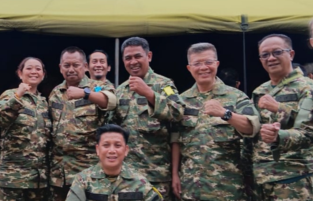 Ketua PWI Jatim H. Lutfil Hakim (dua dari kiri) bersama para peserta retret.