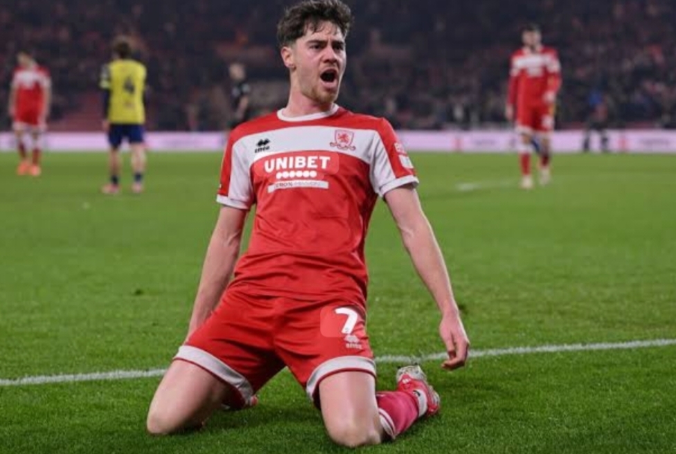 Hayden Hackney diminati Michael Carrick untuk perkuat lini tengah Manchester United.