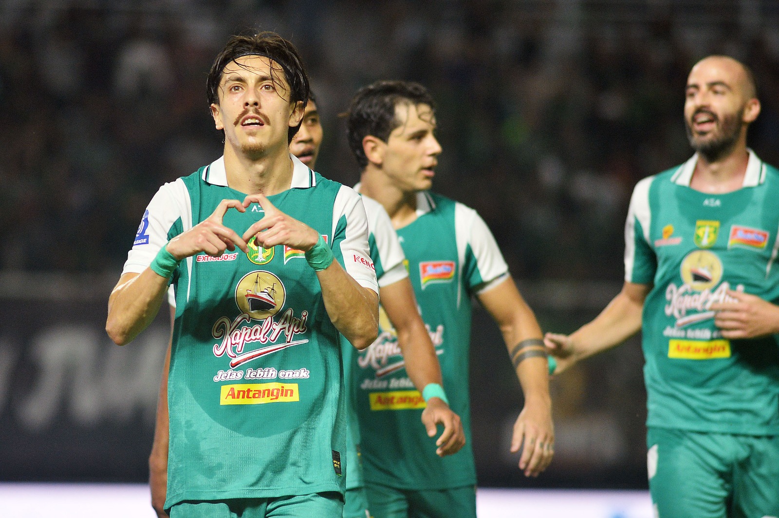 Gol Francisco Rivera gagal bawa Persebaya raih kemenangan di kandang.