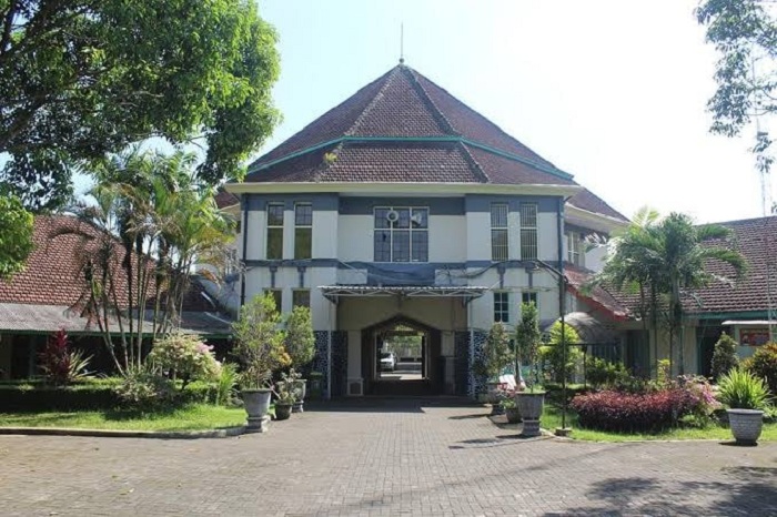 KINI JADI RUKO: Gedung Yayasan Pra Yuwana di Jalan Pasar Kembang 4, Surabaya.