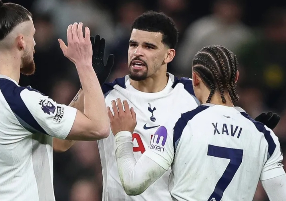 Dominic Solanke jadi bintang pada laga lawan Manchester City.