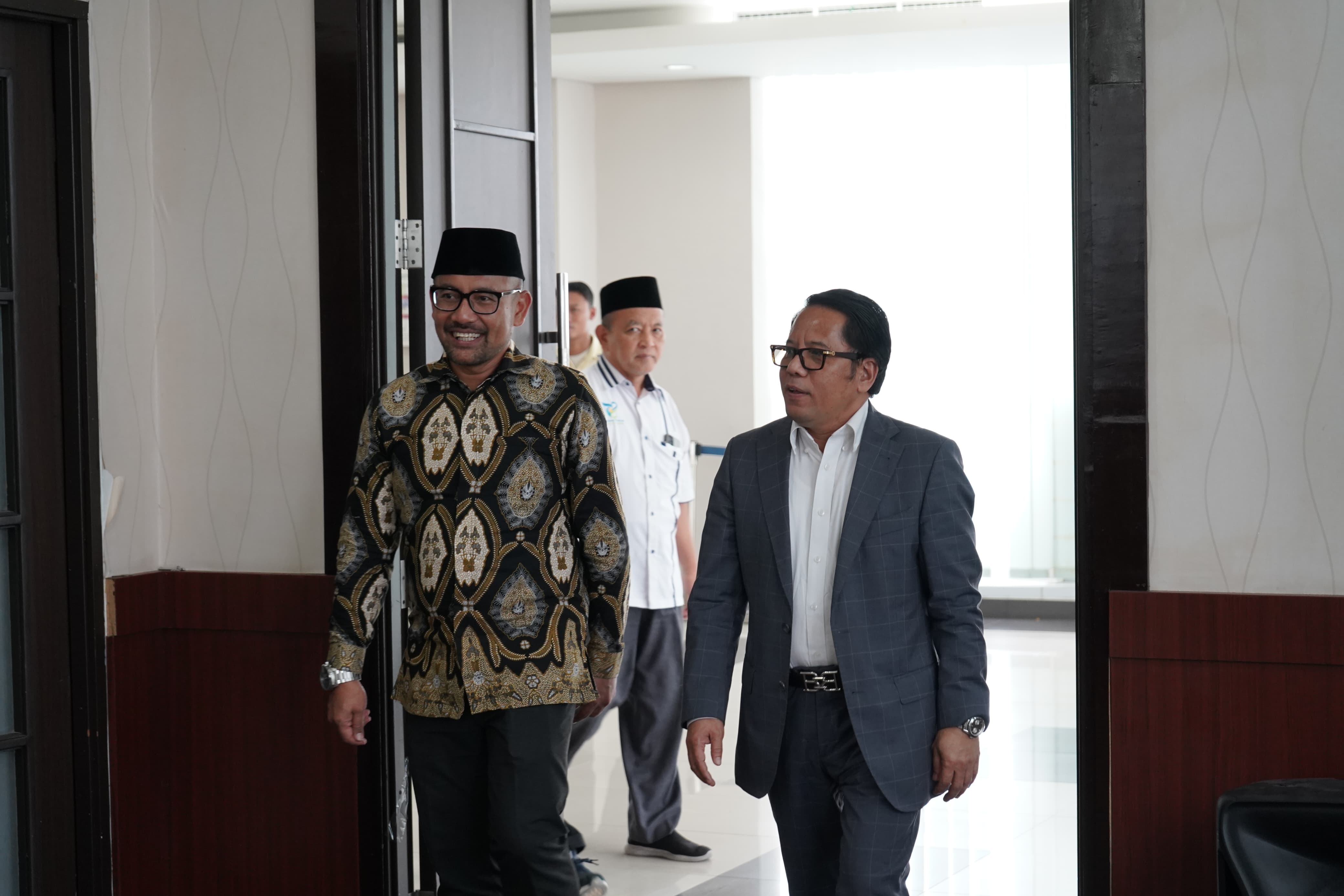 Rektor UIN Sunan Ampel (UINSA) Surabaya, Prof. Akh. Muzakki, bersama Sekjen Kementerian Agama,  Prof. Kamaruddin Amin. (IST)