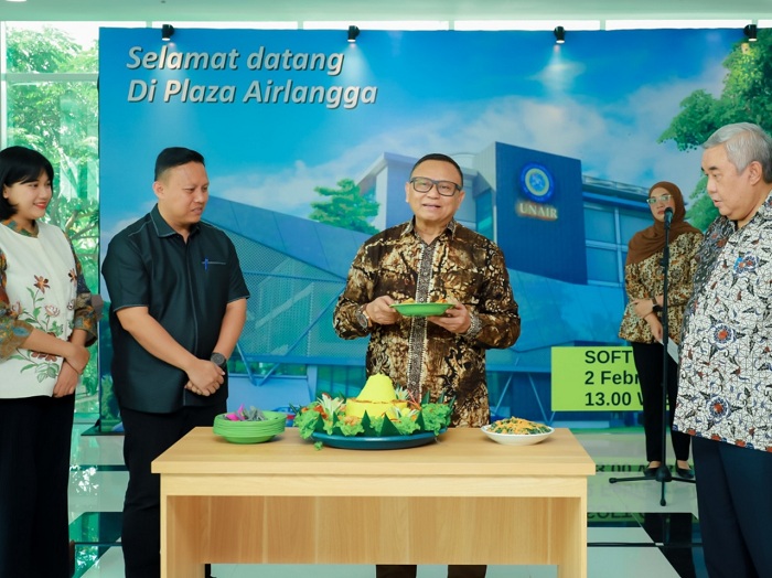 OPENING: Plaza Airlangga resmi dibuka oleh Wakil Rektor Bidang Ekosistem Entrepreneurial dan Pengembangan Bisnis, Prof. Dr. Koko Srimulyo, Drs., MSi.