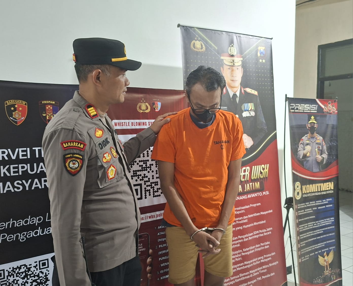 DIAMANKAN: Tersangka HK warga Jabon, Sidoarjo, ditangkap usai melakukan penggelapan motor dengan modus tawarkan pekerjaan.(MAHRUS/RADAR SURABAYA)