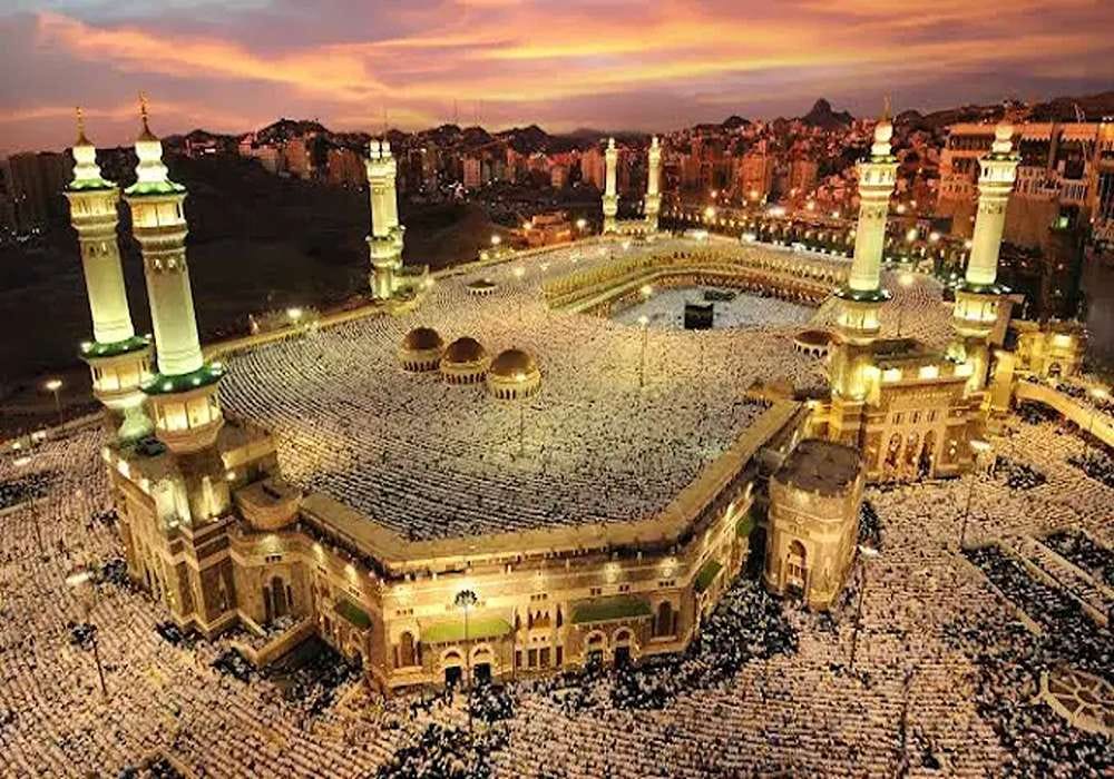 Suasana: Jemaah memadati area pelataran Masjidil Haram.